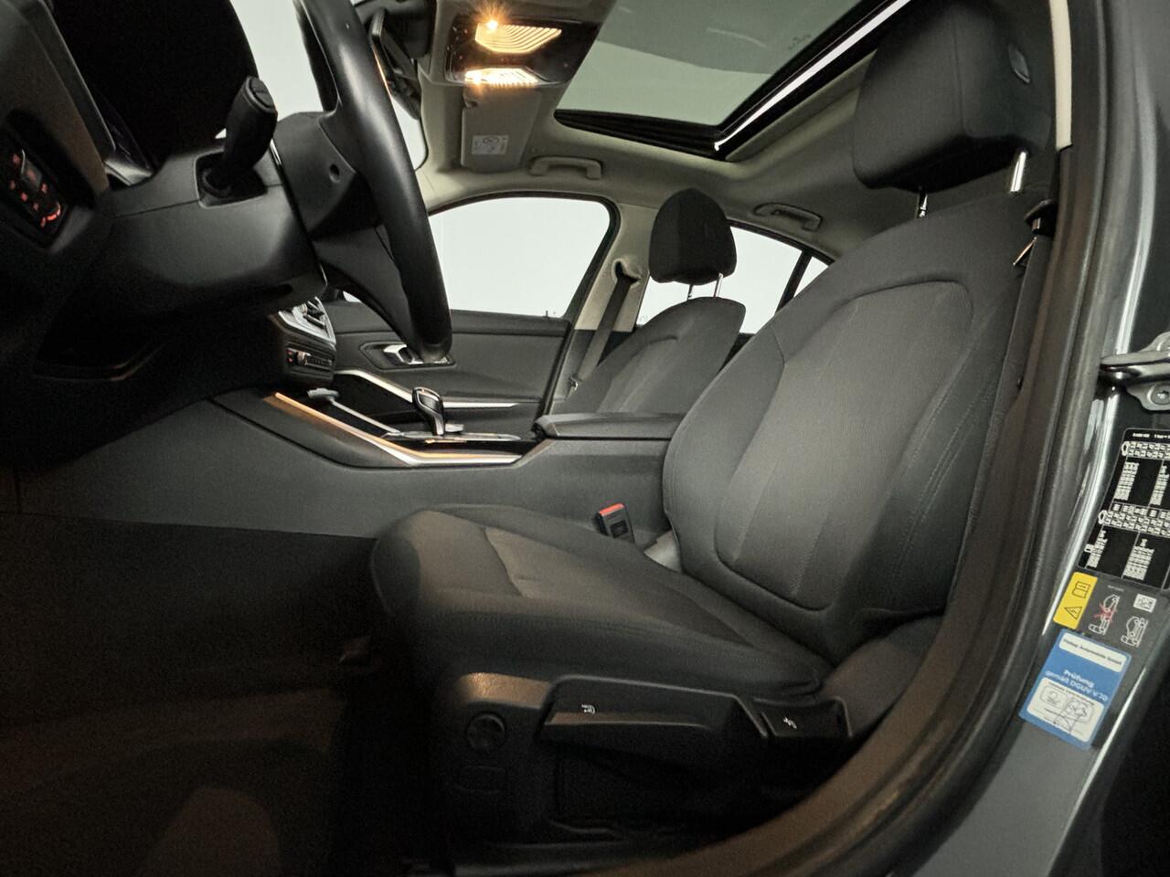 BMW 3-SERIE 330e | LED | 360° camera | Schuif-kanteldak | Laser LED-koplampen