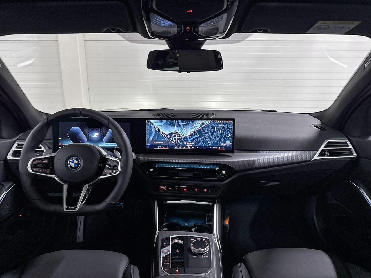 BMW 3-SERIE Touring 330e | M-Sport Pro | Comfort Pack | Panoramadak | Comfort Access