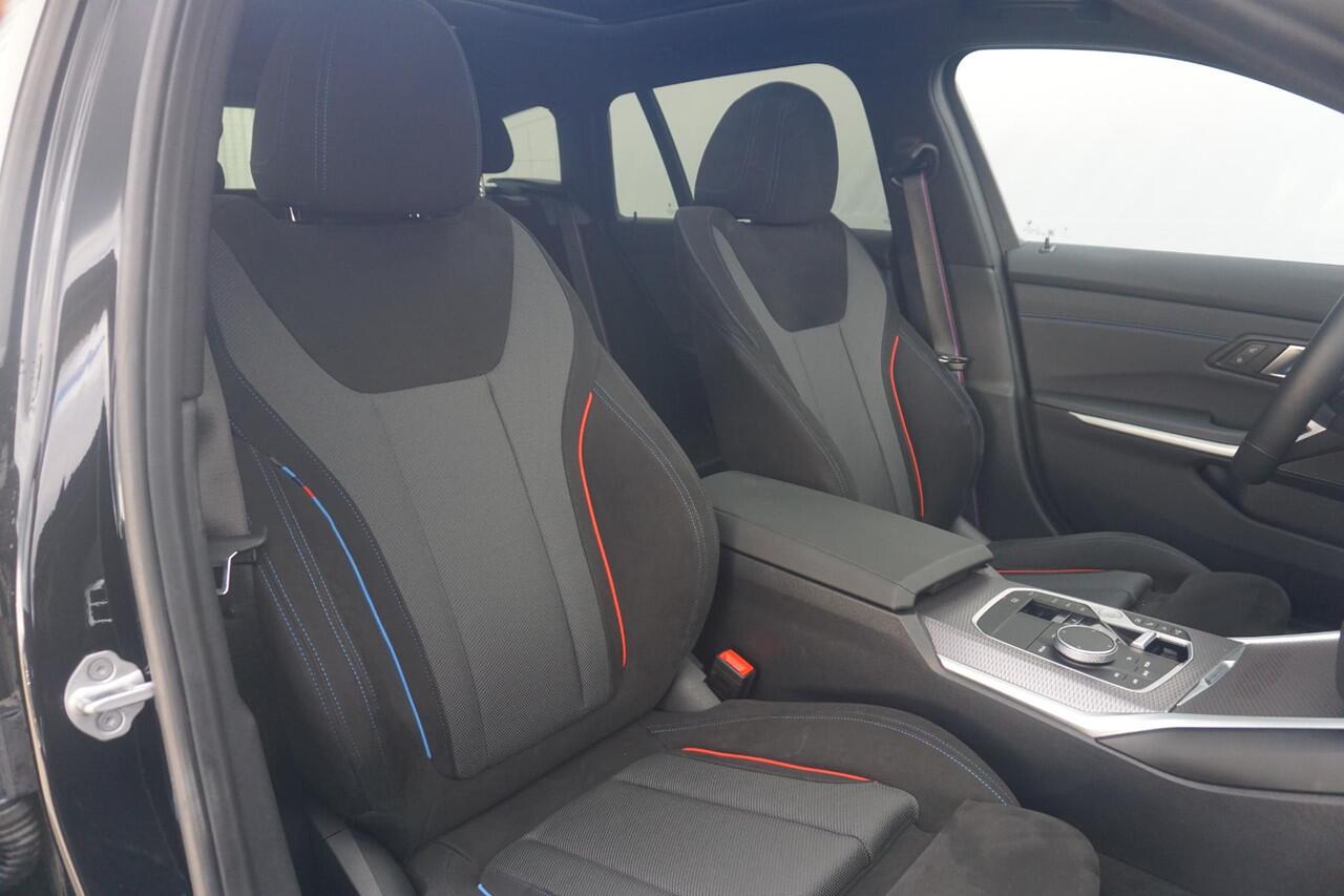 BMW 3-SERIE Touring 330e M Sport Pro | Trekhaak / Panoramadak / Head-up / Harman Kardon / Elektrische stoelen met geheugen /360*Camera's / Comfort Access / Ddodehoek detectie