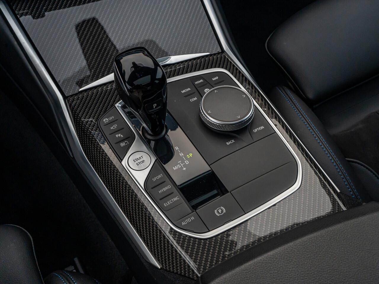 BMW 3-SERIE 330e xDrive High Exe M-Sport PANO LASER MEMORY STOEL 360 CAMERA HUD TREKHAAK BOMVOL!!!