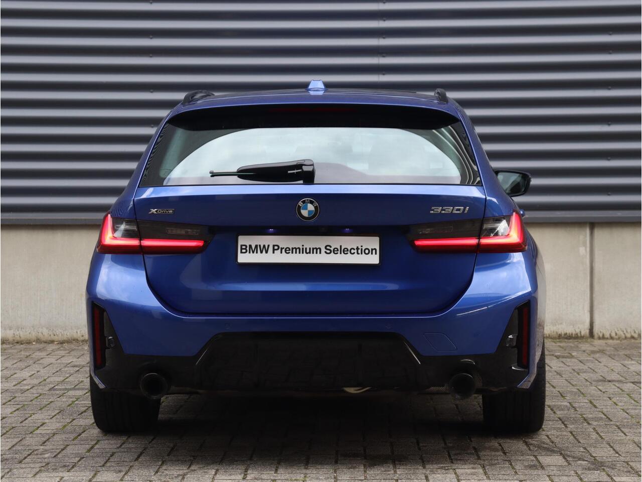 BMW 3-SERIE Touring 330i xDrive | High Executive | M Sportpakket Pro | Panodak | Trekhaak | Head-Up | Parking Assistant Plus | Driving Assistant | Comfort Access | 18'' LMV