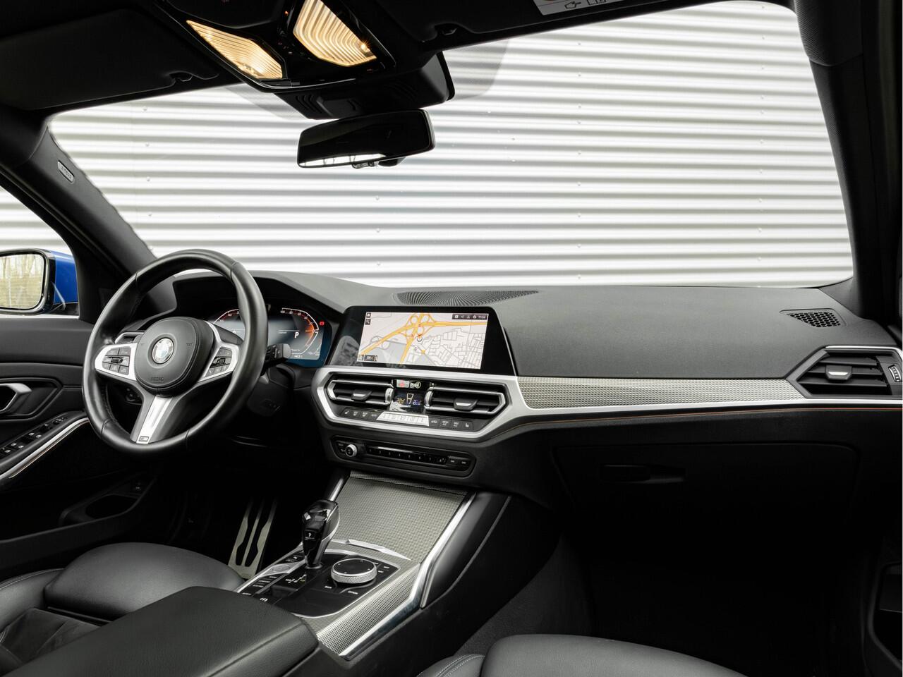 BMW 3-SERIE Touring 330i M-Sport - Pano - Driving Assistant Prof - DAB - Hifi