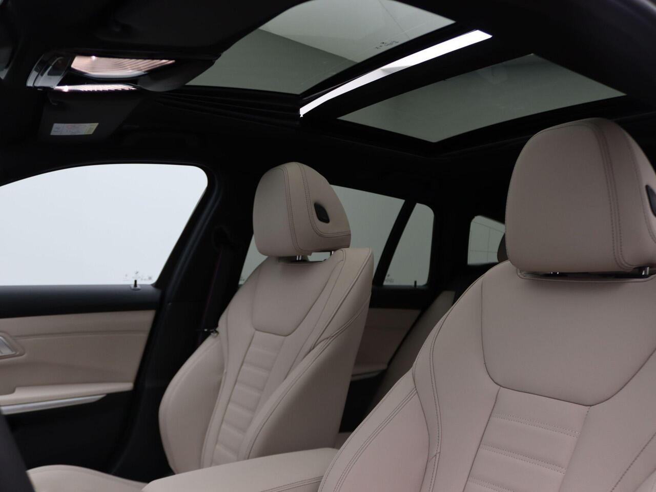 BMW 3-SERIE Touring 330e M Sportpakket Pro | Comfort Pack | Stuurwielrand Verwarmd | Trekhaak | Panoramadak | Driving Assistant | Active Cruise Control | Harman Kardon | 19'' | Ekris Selection