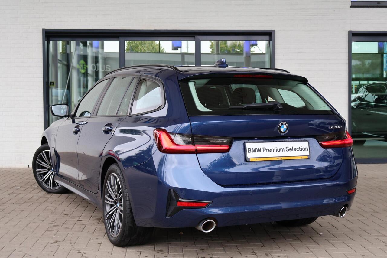 BMW 3-SERIE Touring 320e | High Executive | Voorstoelen Verwarmd | Parkeersensoren achter |