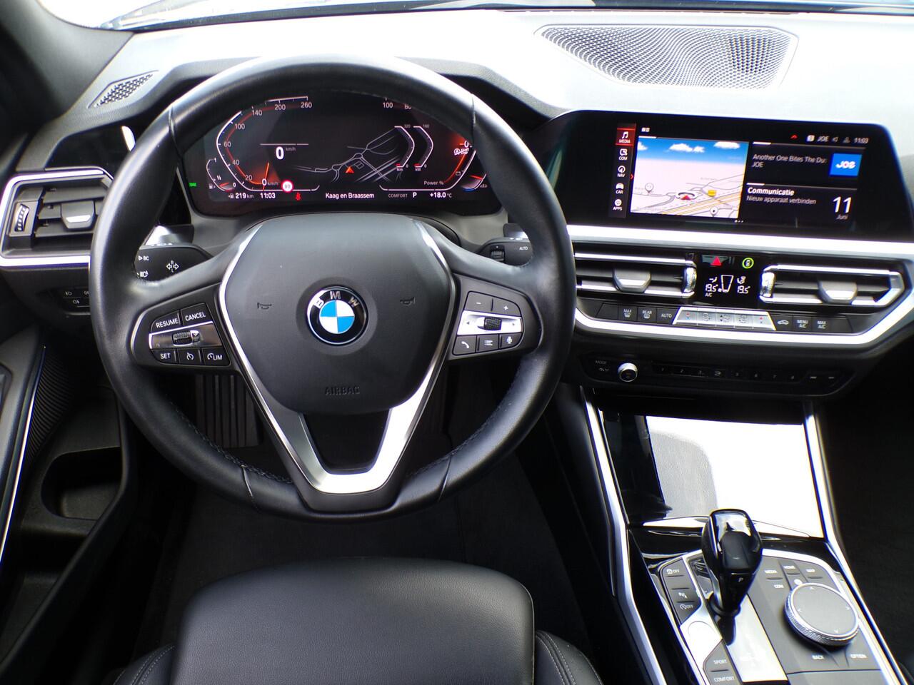 BMW 3-SERIE 320i Executive Edition, Automaat / Carplay + Android Auto / Full LED / Camera + Sensoren