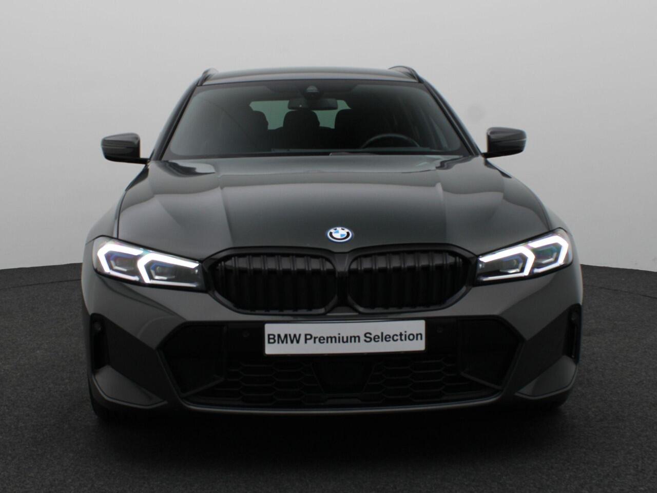 BMW 3-SERIE 330e Touring M Sportpakket | Achteruitrijcamera | Driving Assistant | HIFI | 18"