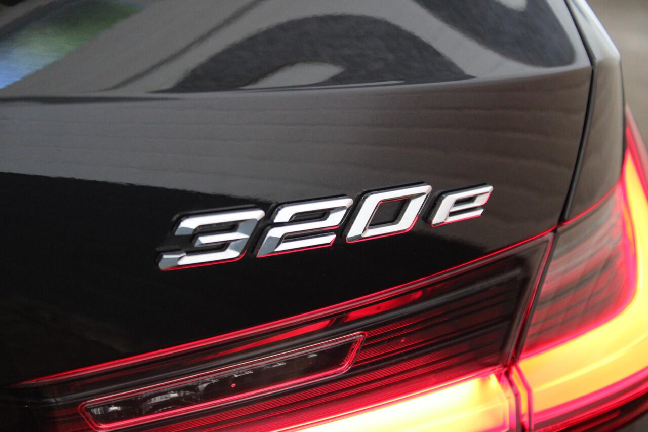 BMW 3-SERIE Touring 320e M-Sport | Incl. 12 maanden garantie | Assisted driving | Trekhaak uitklapbaar | Stoel/stuurverwarming | Climate control | Apple carplay/Android auto | Dealeronderhouden |