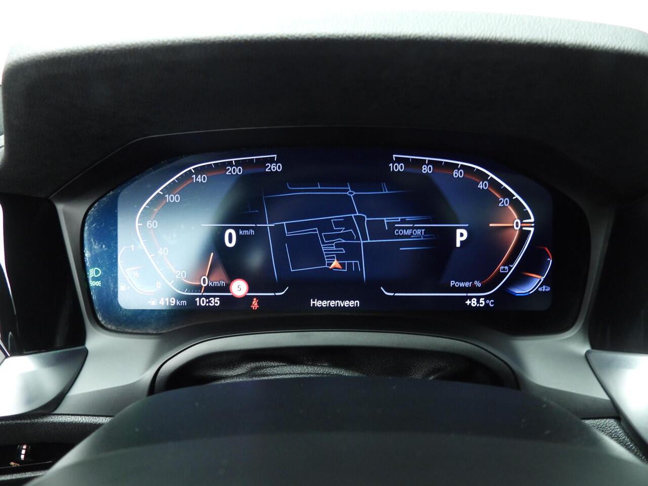 BMW 3-SERIE Touring 318i | M-Sportpakket | LED | Navigatie | Schuifdak | Sportstoelen | DAB | Hifi speakers | Alu 18 inch