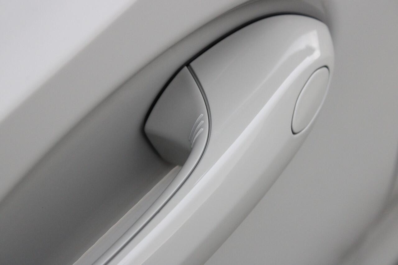 BMW 3-SERIE Touring 330e High Executive M Sport Automaat / Panoramadak / Trekhaak / Adaptieve LED / Sportstoelen / Comfort Access / Parking Assistant Plus / Stuurverwarming