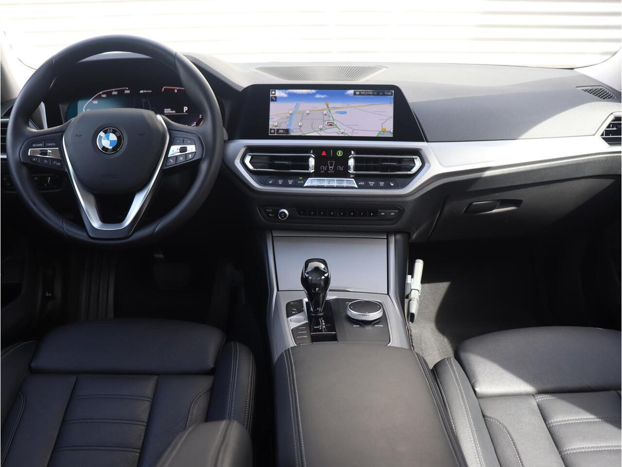BMW 3-SERIE Sedan 330e | High Executive | HiFi | Led | Apple Carplay | Verwarmde Voorstoelen