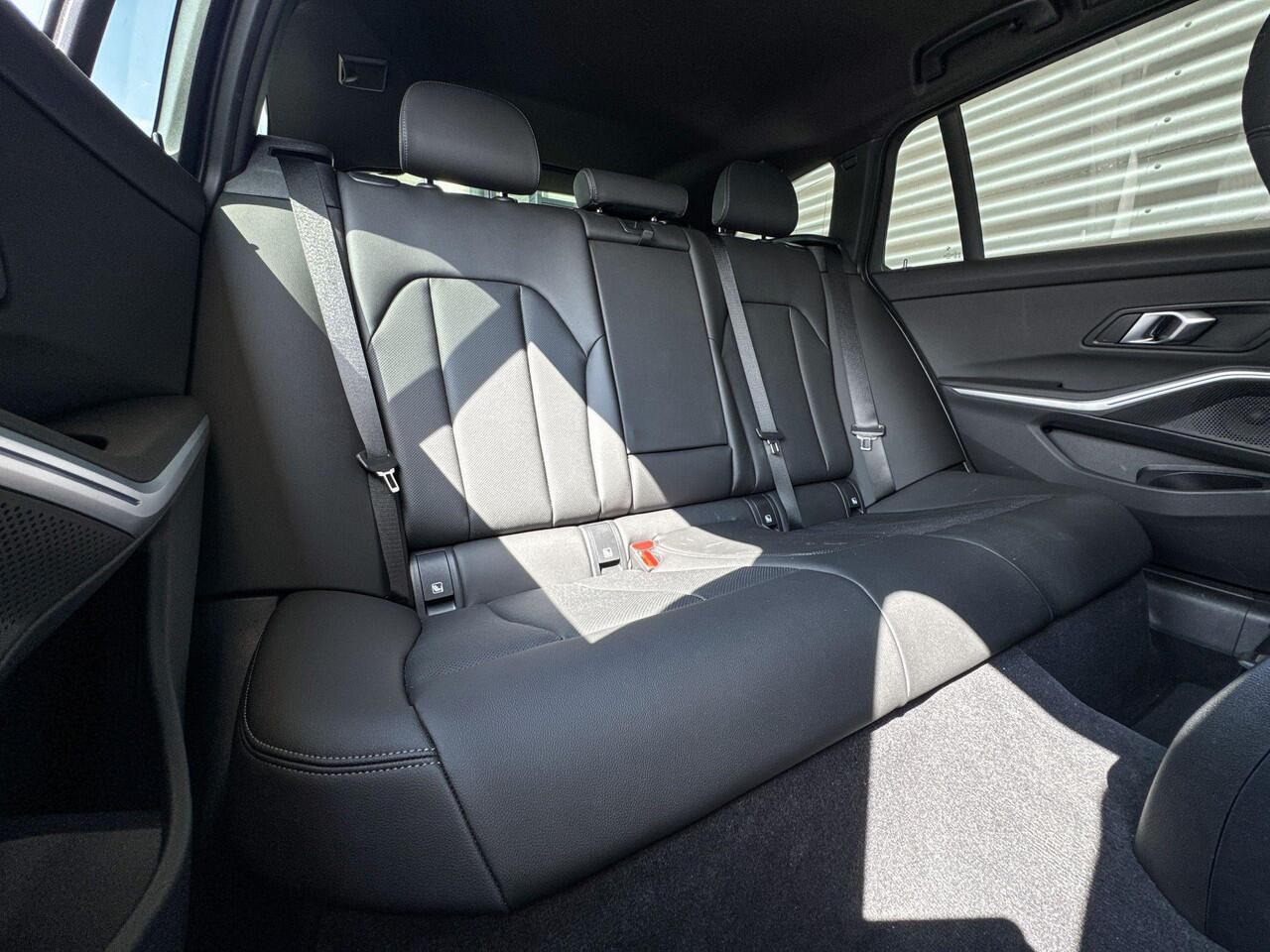 BMW 3-SERIE Touring 318i M Sportpakket / Comfort Pack / Trekhaak / Selections