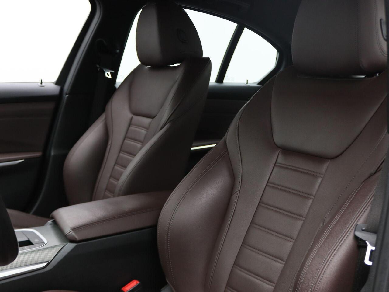 BMW 3-SERIE Sedan 330e High Executive | M Sportpakket | LED | DAB | 19''