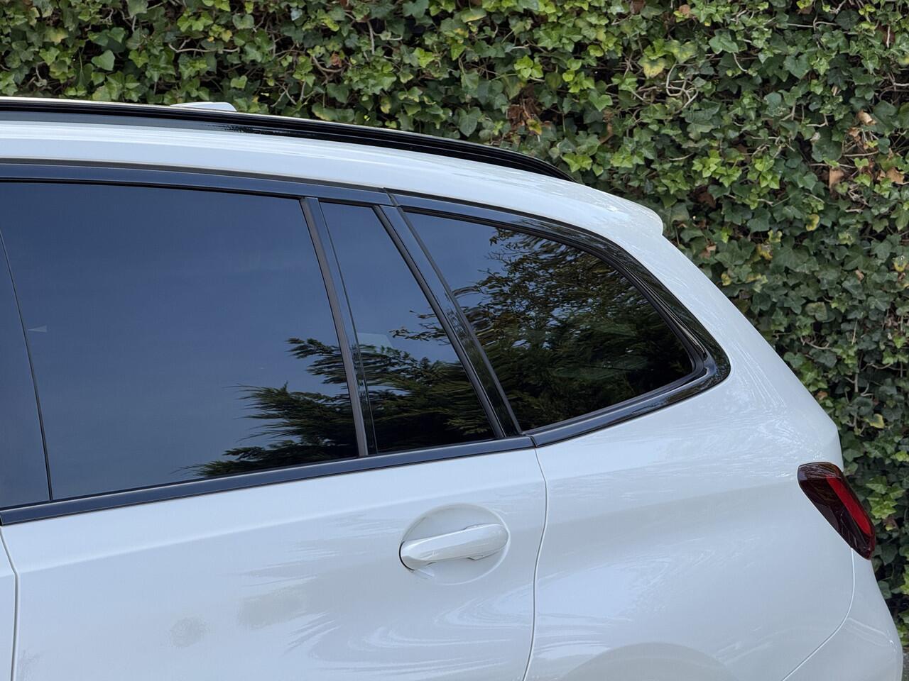 BMW 3-SERIE Touring 330e | NW Model | M-Sport | 18'' | Panorama | Elek. Trekhaak | Camera | HiFi