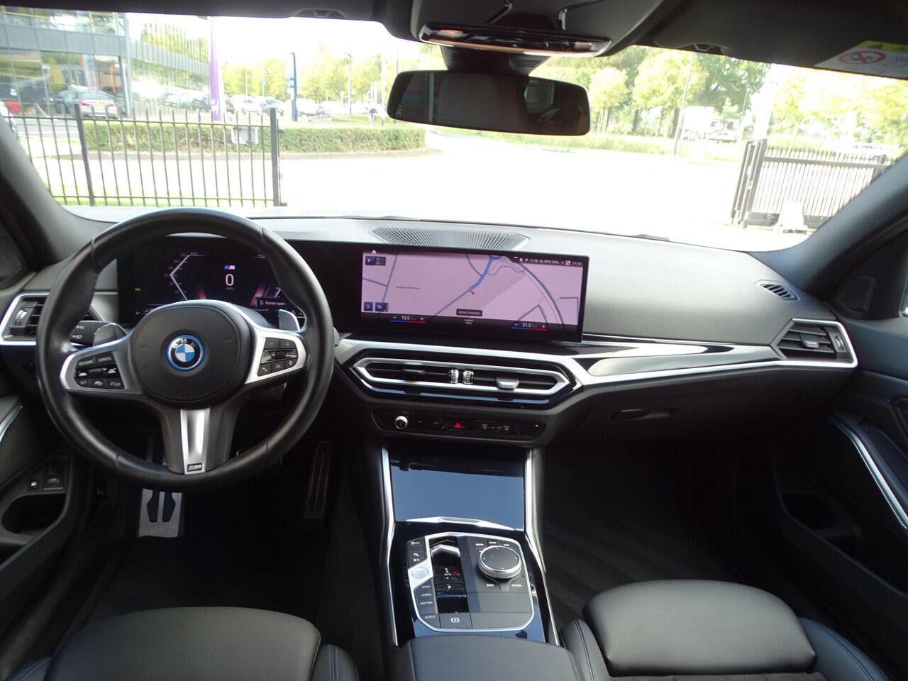 BMW 3-SERIE 330e Touring M Sportpakket Elek.Sportstoelen Driv.Ass. Active Cruis control HiFi Ada.Led 20'' LM Velgen