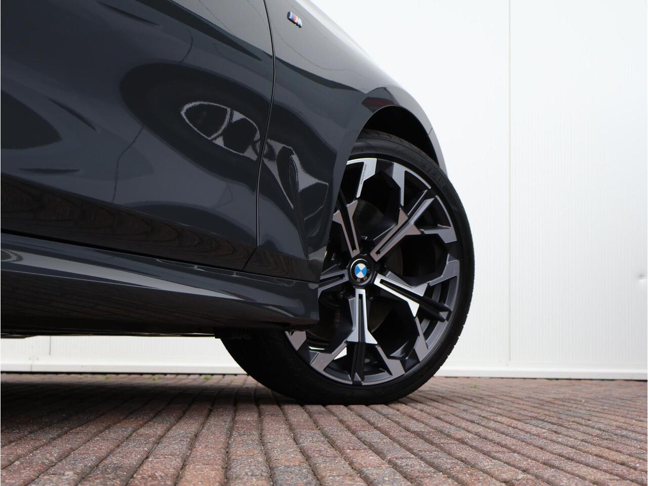 BMW 3-SERIE 320i M Sportpakket Pro | Innovation Pack ll