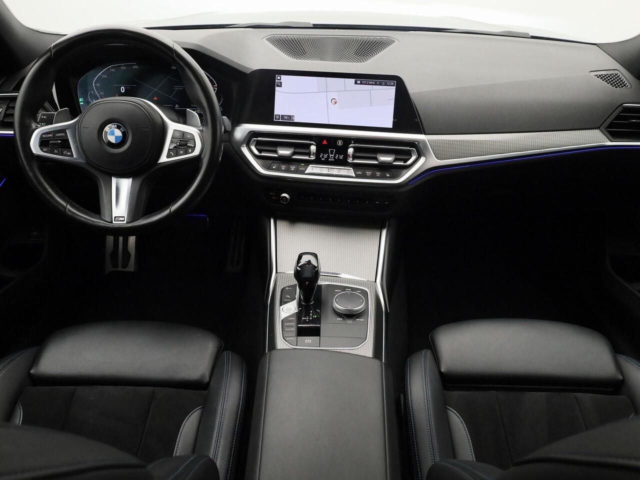BMW 3-SERIE Touring 318i Automaat M-Sport | CAMERA | CARPLAY | STOELVERWARMING