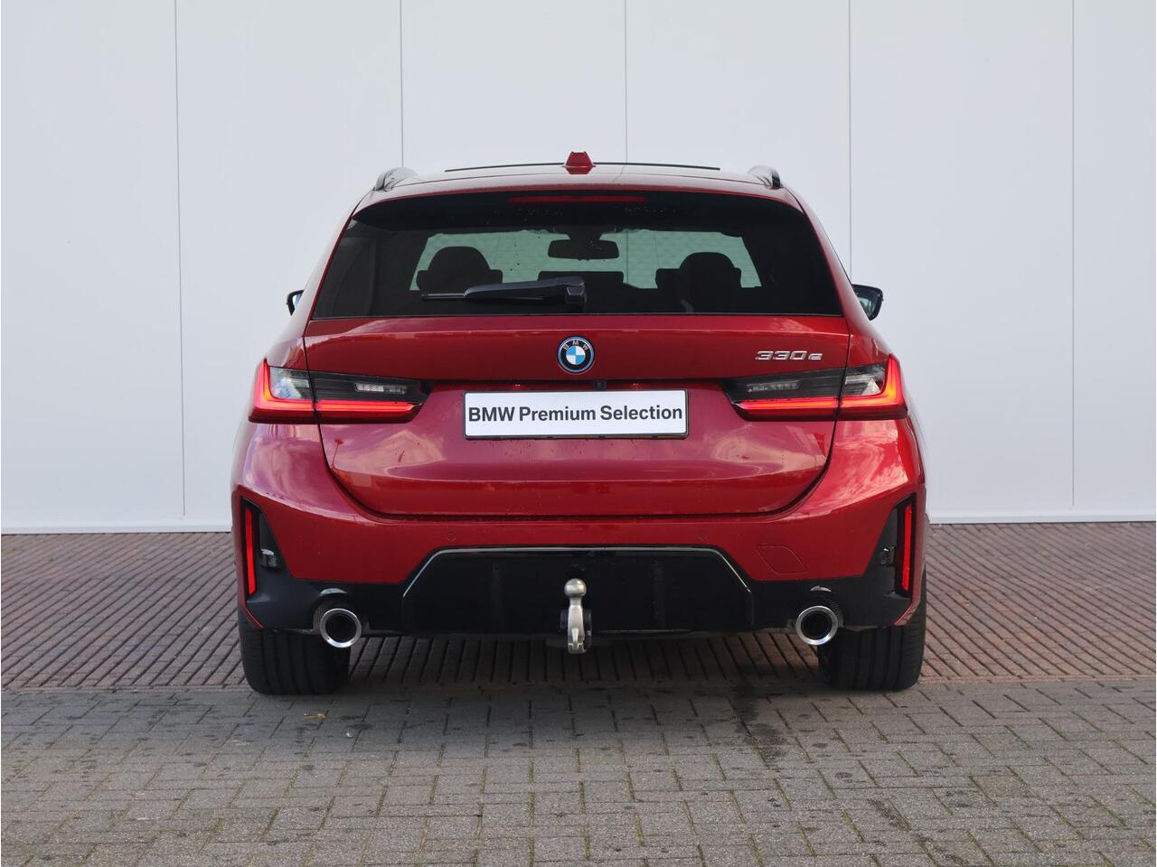 BMW 3-SERIE Touring 330e M Sportpakket/ Comfort Access/ Elektrische Trekhaak/ Achteruitrijcamera/ panoramadak/ Sportstoelen/ Stoelverwarming/ HiFi/ Active Cruise Control