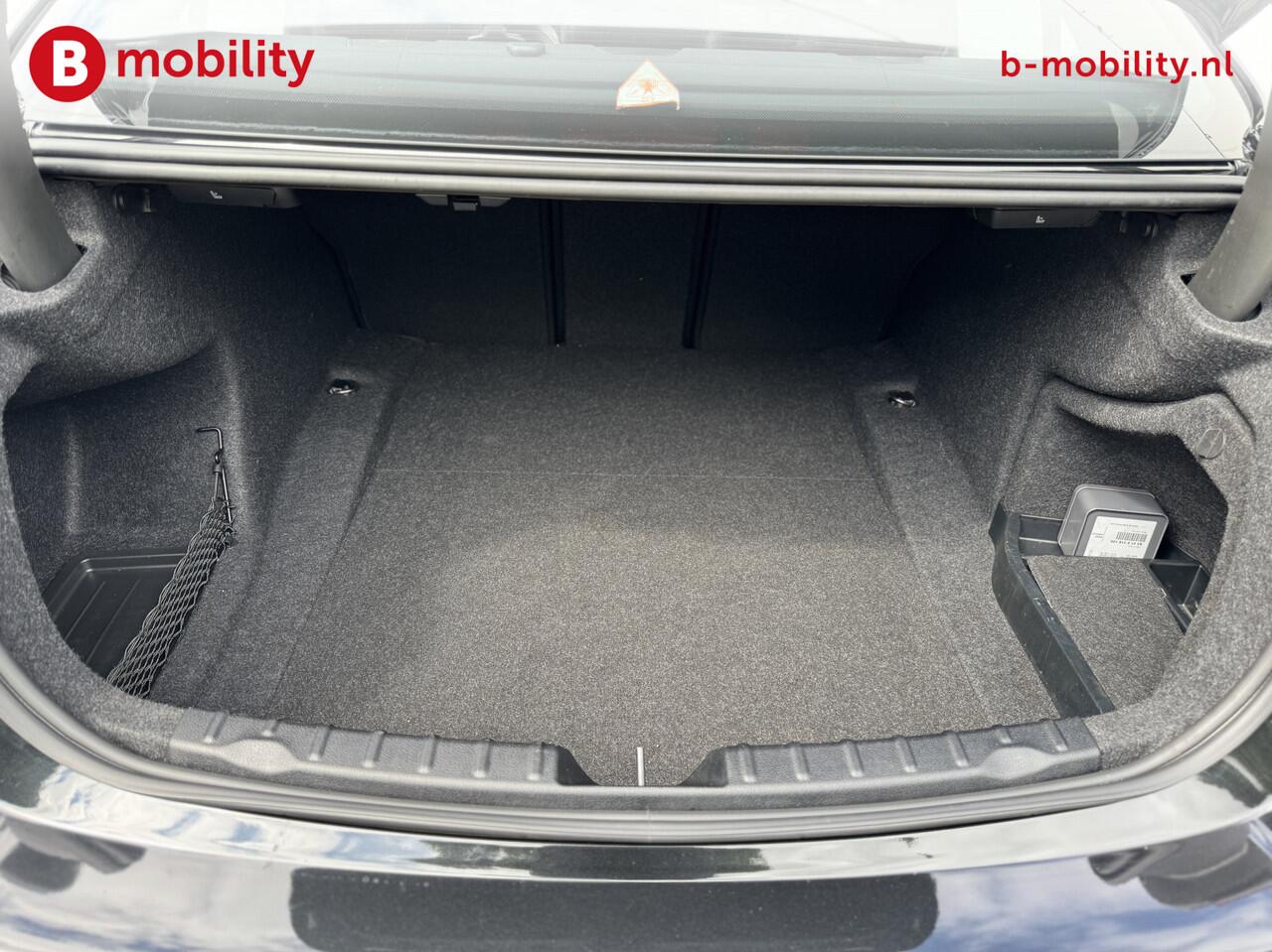 BMW 3-SERIE 318i High Executive M-Sport Edition Apple CarPlay | Navigatie | Sportstoelen | Stoelverwarming