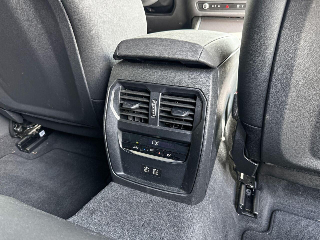 BMW 3-SERIE Touring 318i M Sportpakket / Comfort Pack / Trekhaak / Selections