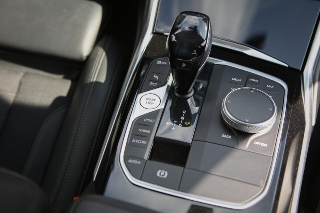 BMW 3-SERIE 330e Sport Line