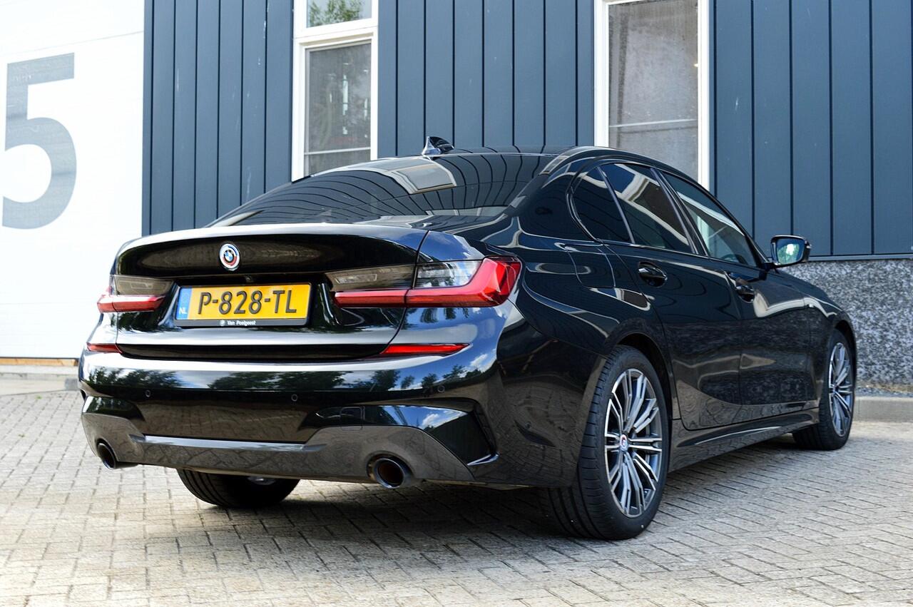BMW 3-SERIE 320i M-Sport Business Edition Plus Rijklaarprijs-Garantie Leder Led Camera Navigatie 50 Jahre Edition