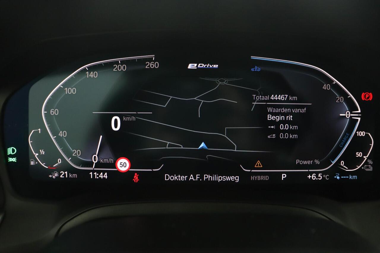 BMW 3-SERIE 320e Business Edition Plus | M-Sport Plus | Trekhaak | Comfort Access | Active Cruise Control | Head-Up Display | Laserlight