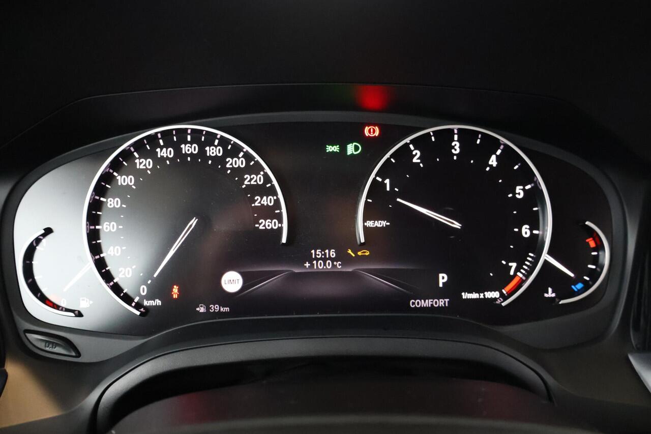 BMW 3-SERIE 320i High Executive | Luxury Line | Voorstoelen Verwarmd | Apple Carplay