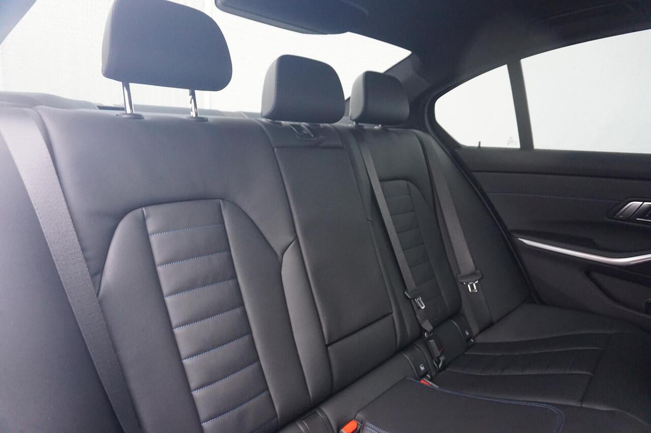 BMW 3-SERIE Sedan 318i M Sport / Panorama Dak / Stoel- en Stuurverwarming | Ekris Selection