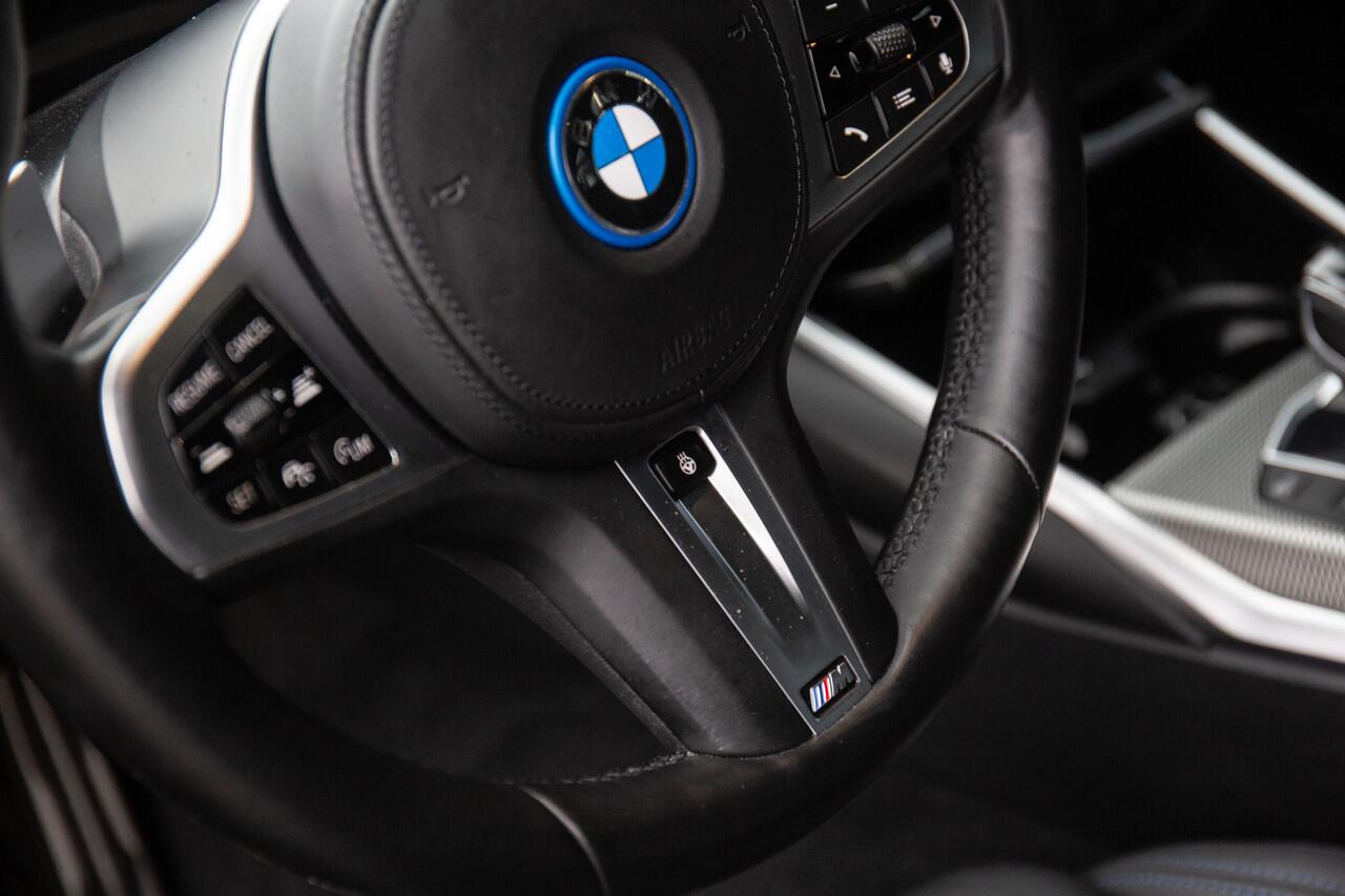 BMW 3-SERIE Touring 330e High Executive M-Sport 290pk , Adaptive cruise, Trekhaak, Sfeerverlichting,