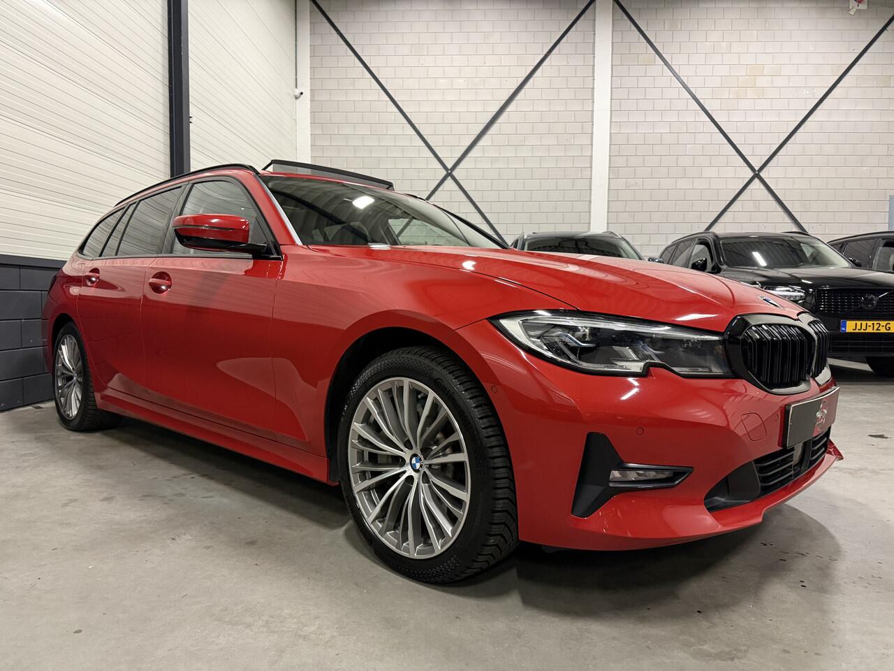 BMW 3-SERIE Touring 330e High Exe 87DKM/PANO/LASER/TREKHAAK/HEAD-UP/H&K/ACC/360CAMERA/LEER-SPORT/18"/SHADOW-LINE/SOH 91,5%/MELBOURNE-RED METALLIC/NET OH BEURT GEHAD BIJ BMW DEALER