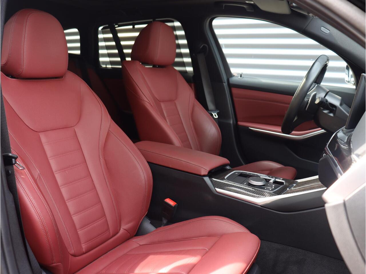 BMW 3-SERIE Touring 320e | High Executive | M Sportpakket | Panodak | Hi-Fi | Getint Glas | 19'' LMV