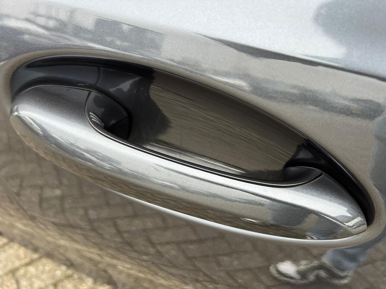 BMW 3-SERIE Touring 330e High Executive M-SPORT SHADOW-LINE PANORAMADAK AMBIENT MEMORY 360-CAMERA CARPLAY