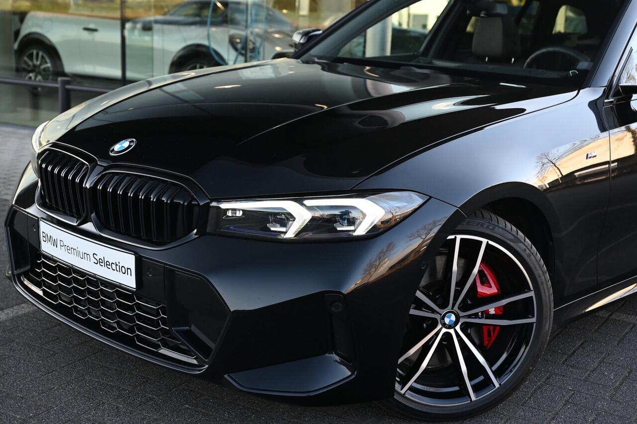 BMW 3-SERIE Touring 320i M Sport Automaat / Panoramadak / Sportstoelen / Adaptieve LED / Parking Assistant / M Sportonderstel / Live Cockpit Professional