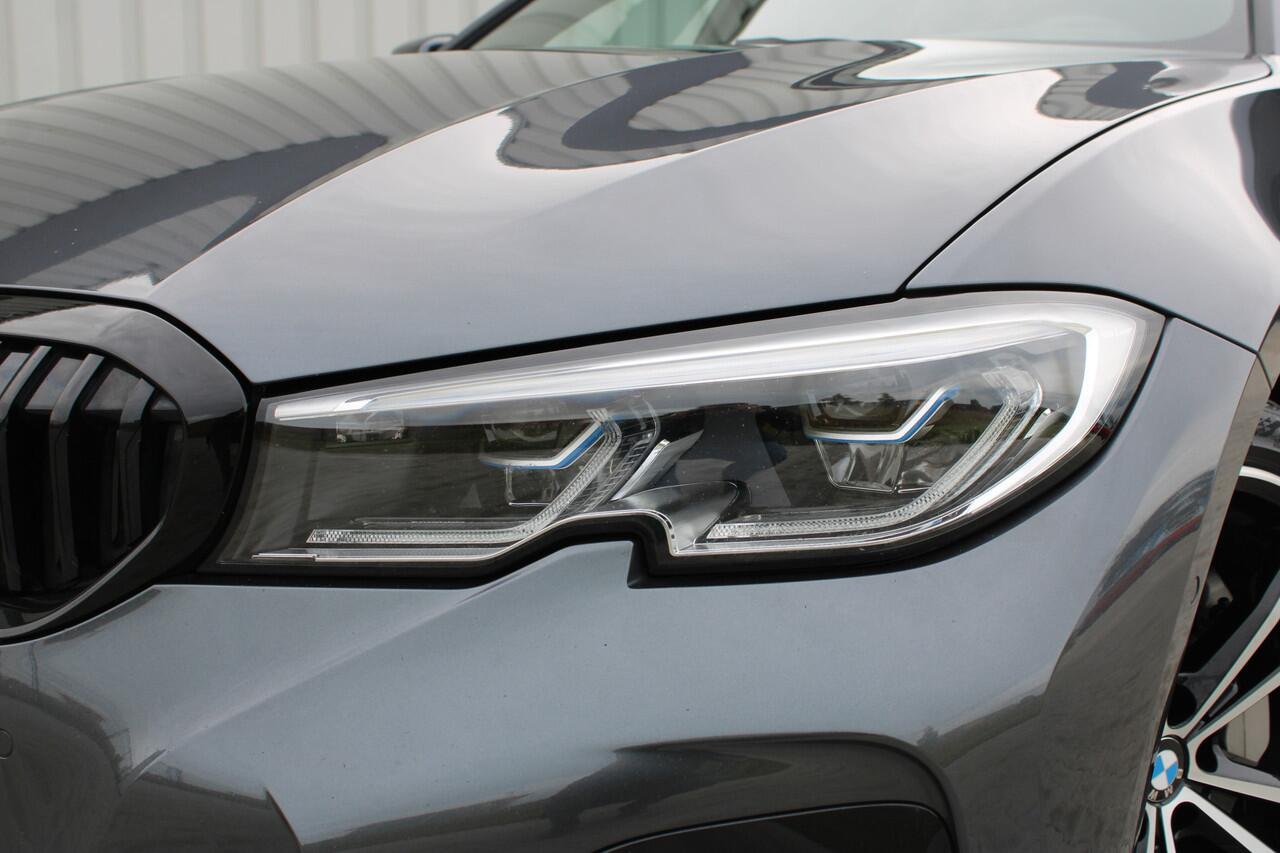 BMW 3-SERIE Touring 330i xDrive M-sport Business Edition Plus | Incl. 12 maanden garantie | Cruise control | Climate control | Apple carplay/Android auto | Schuif/kantel dak | Uitklapbare trekhaak | Stoel/stuurverwarming |