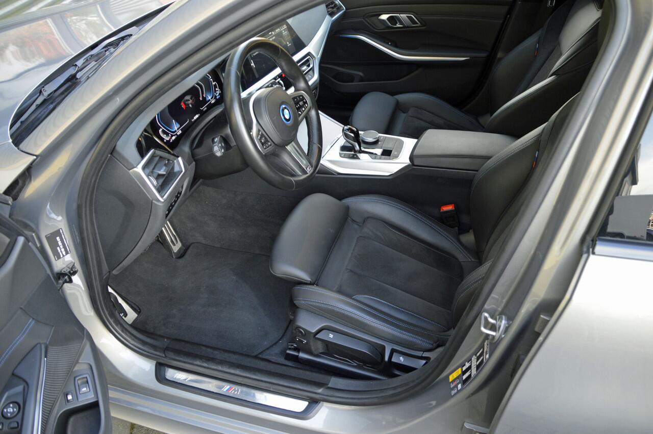 BMW 3-SERIE 330e Touring M-Sport