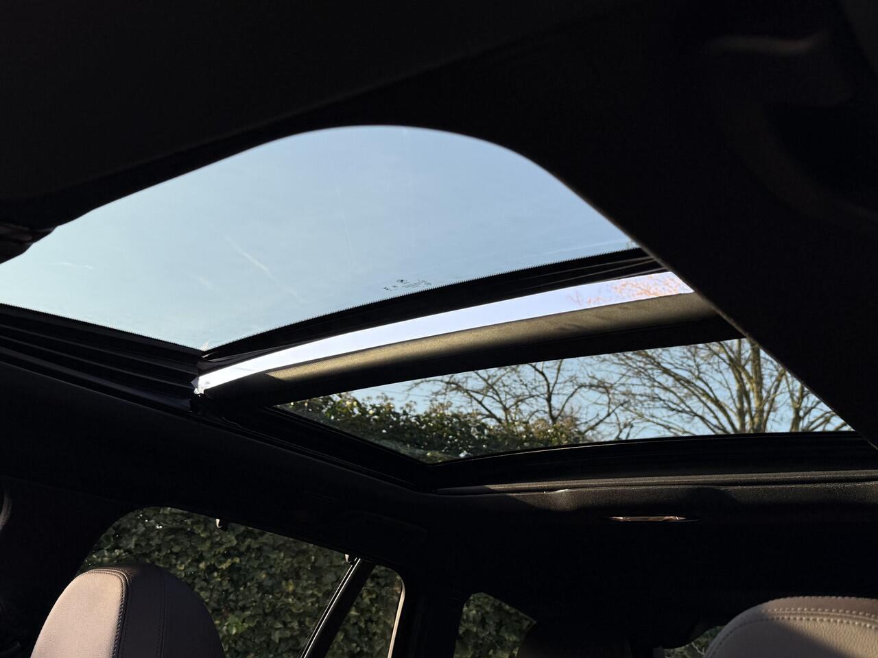 BMW 3-SERIE Touring 320i | M-Sport Pro | Panorama | 19" | Getint glas | Rode remmen | Camera | BSI - 3jr - 40.000 km