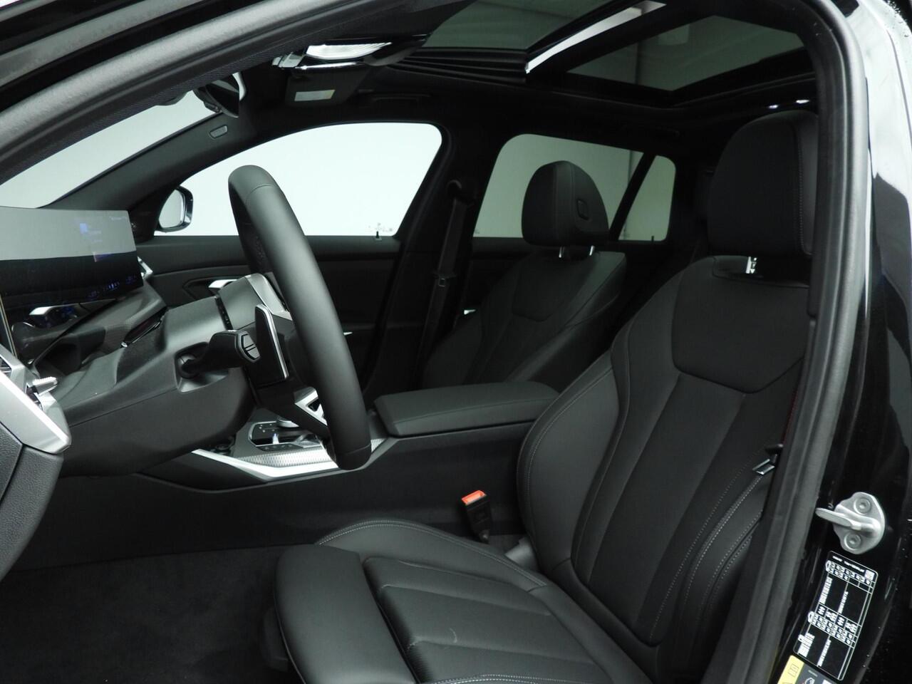 BMW 3-SERIE Touring 330e M-Sportpakket / Panoramadak / Trekhaak / Electrisch verstelbare stoelen / Harman-Kardon / Alu wielen 19 inch