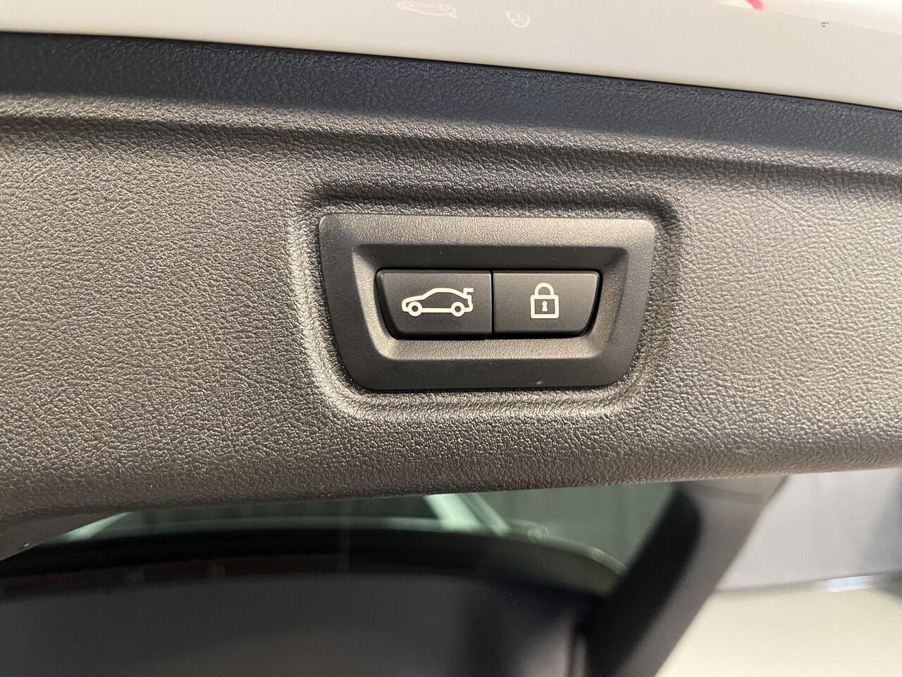 BMW 3-SERIE Touring 318i High Executive M Sport 18"/Panoramadak/Laser LED/Harman Kardon/Dodehoek/Adaptieve cruise/Keyless/Stoelverwarming