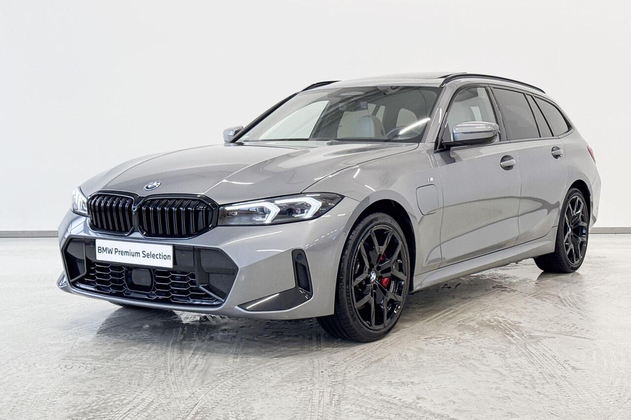 BMW 3-SERIE Touring 330e xDrive Innovation Pack M Sportpakket Pro Aut.
