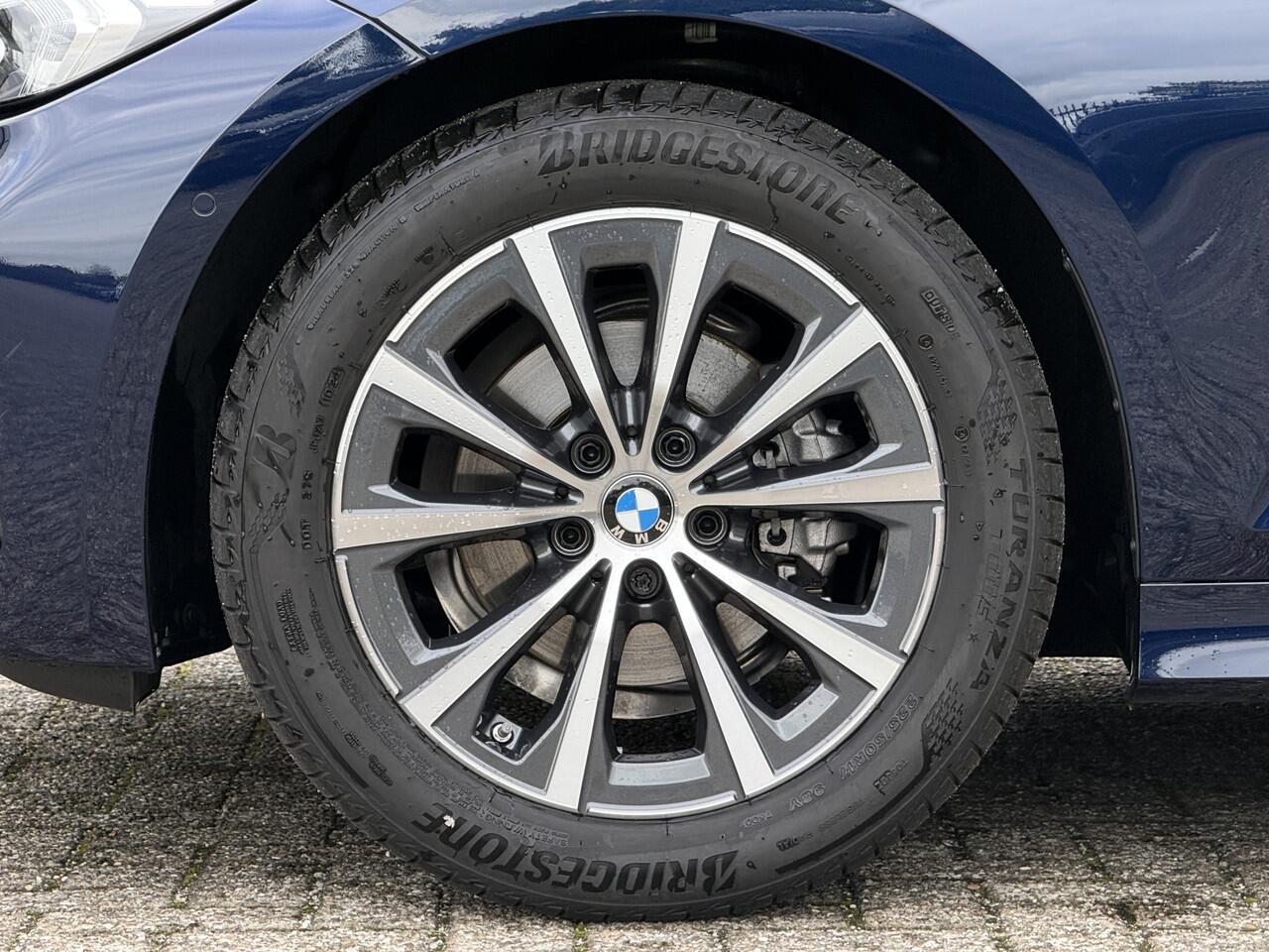 BMW 3-SERIE Touring 318i | Driving Ass. | Widescreen | Trekhaak | Stoel + Stuurverw. | Camera | M hemel Anthrazit