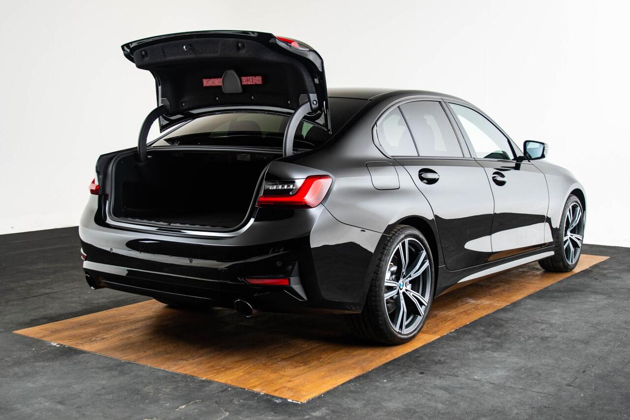 BMW 3-SERIE 330e High Executive Sport Line - Sportstoelen - Elektrisch verwarmde voorstoelen - Geluidswerende Ruiten - Harman Kardon - Cruise control - Active Guard Plus - Getinte Ruiten - Stuurwielrand verwarmd -