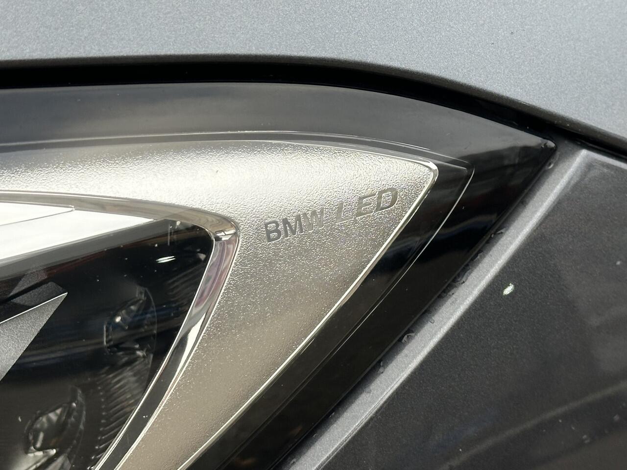 BMW 3-SERIE 330i M Sport Trekhaak | Camera | HiFi | Stoelverw.