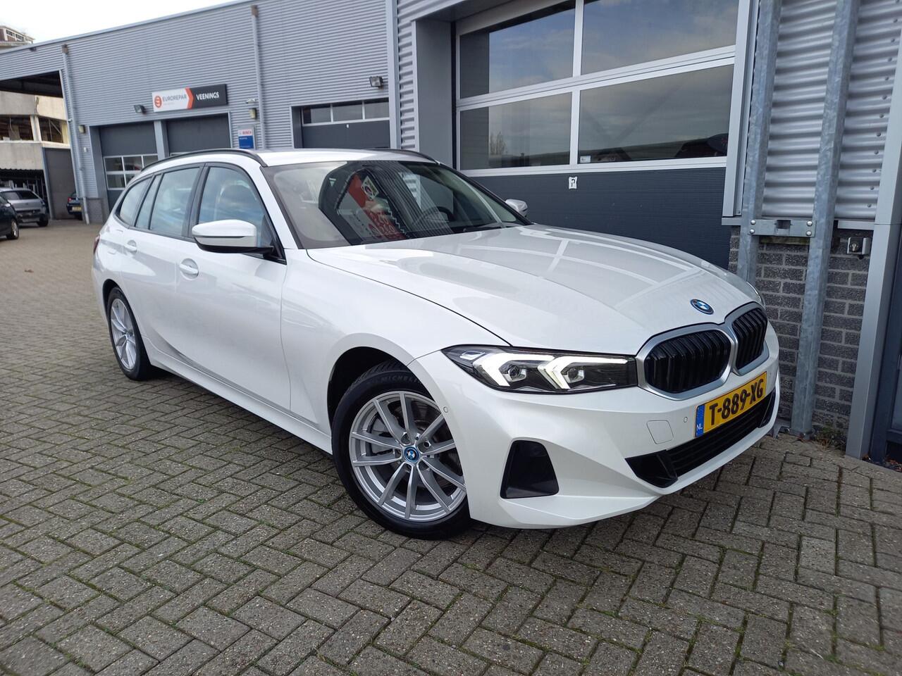 BMW 3-SERIE Touring 320e PHEV - WIDESCREEN - LEER - CAMERA - 1 EIGENAAR - NL AUTO - PLUG-IN -