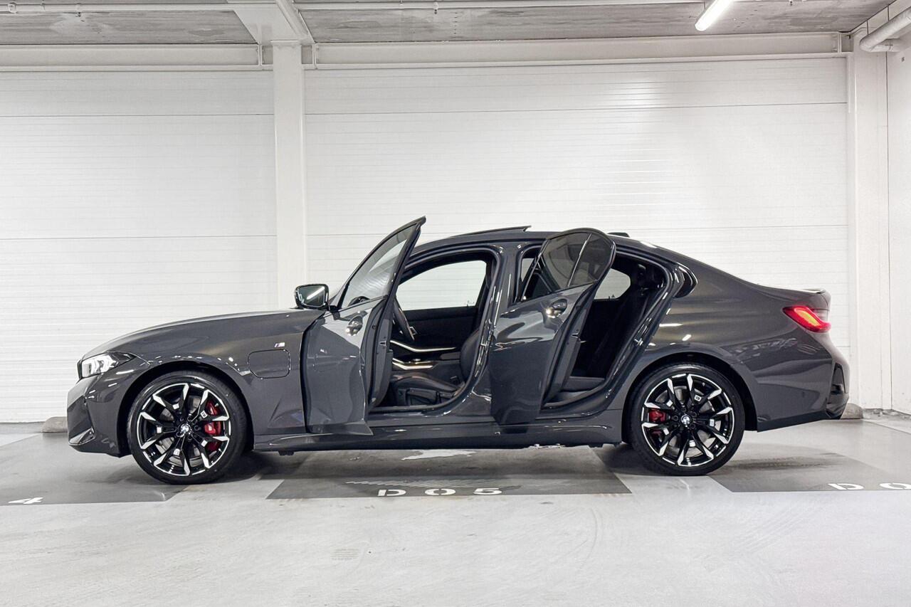 BMW 3-SERIE Sedan 330e | M-Sport Pro | Comfort Pack | Harman/Kardon | Schuif-/kanteldak | Comfort Access