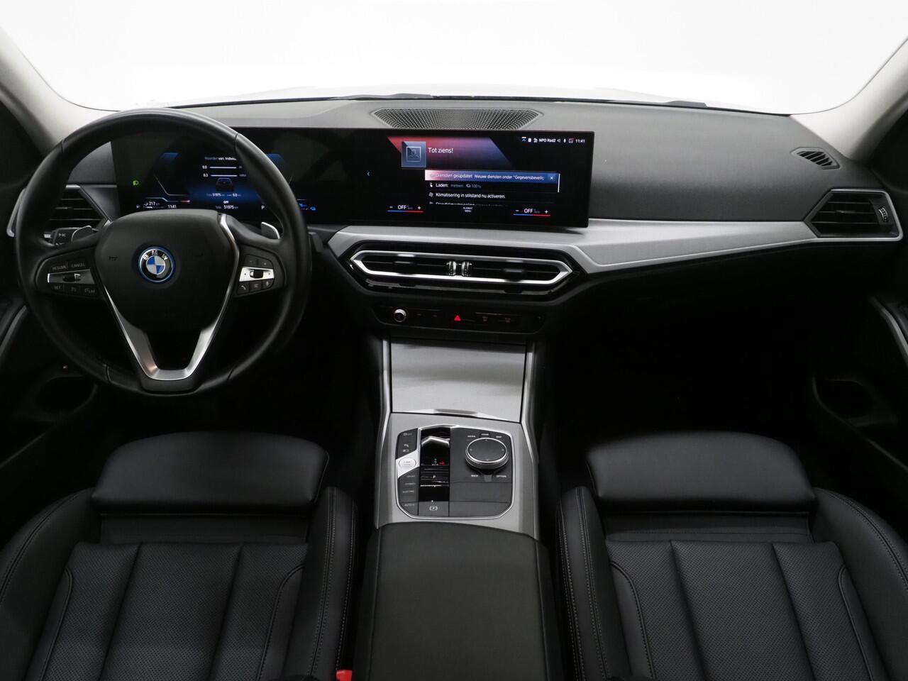 BMW 3-SERIE Touring 320e LCI Shadow Line | Nieuw Model | Widescreen | Carplay | Leder | Cruise | DAB | LED | PDC
