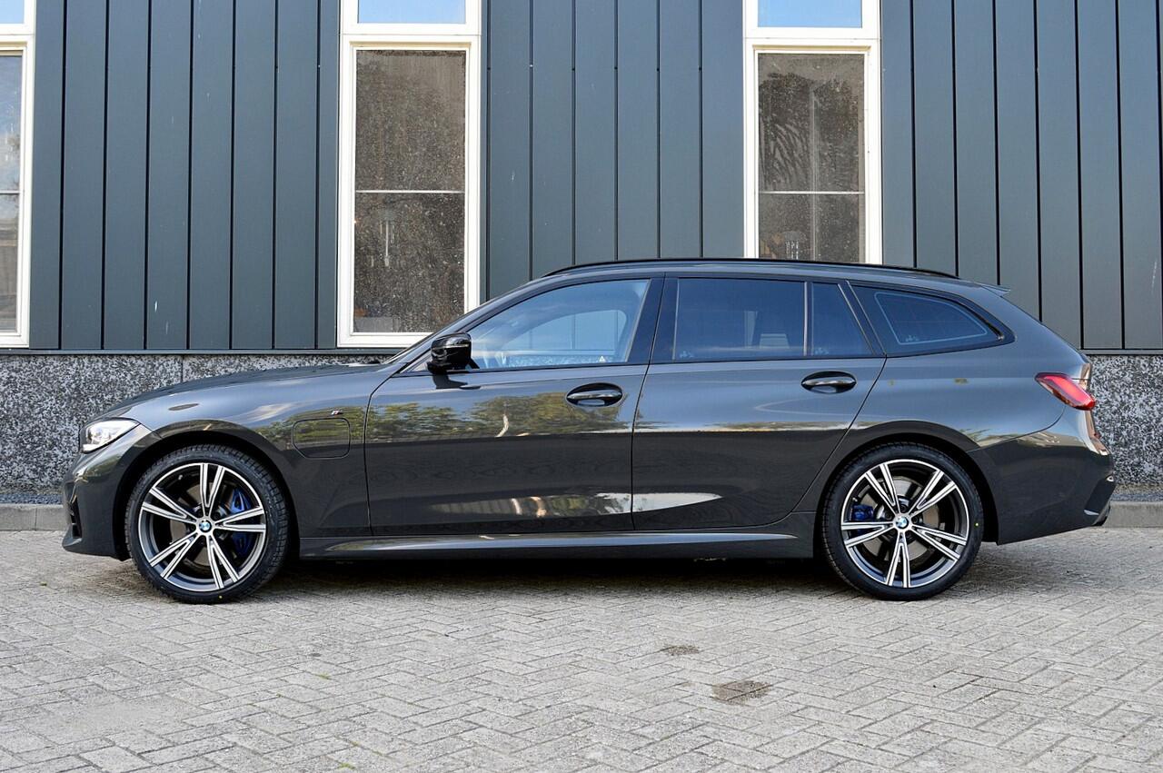 BMW 3-SERIE Touring 330e xDrive M-Sport Rijklaarprijs-Garantie Panoramadak Laser Light Airco Leder Navigatie Head-Up Trekhaak
