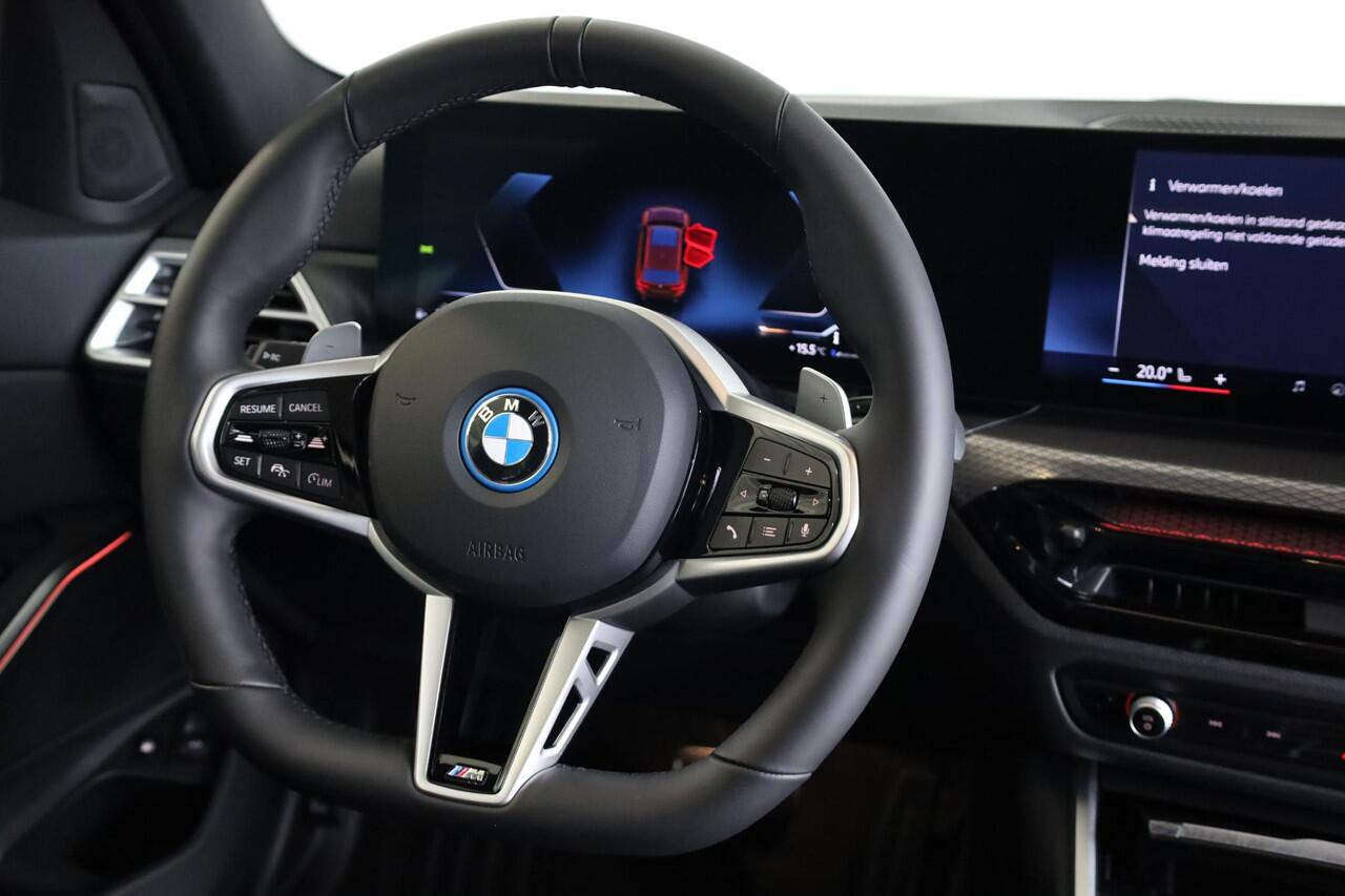 BMW 3-SERIE Touring 330e | M Sportpakket | Comfort Pack | Panorama dak | Trekhaak