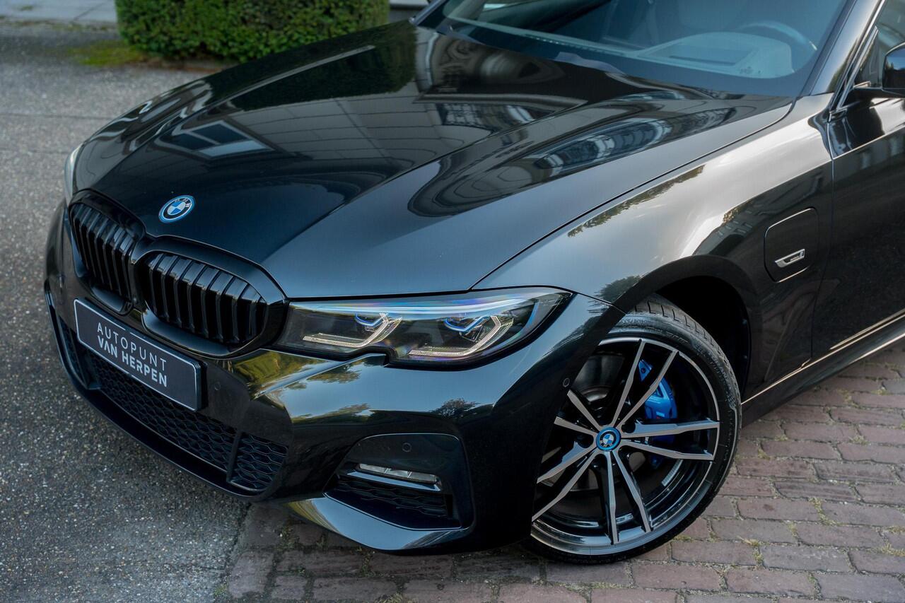 BMW 3-SERIE Touring 330e M-Sport TREKHAAK | LASER | HUD | 360 CAM | SAFETY PACK