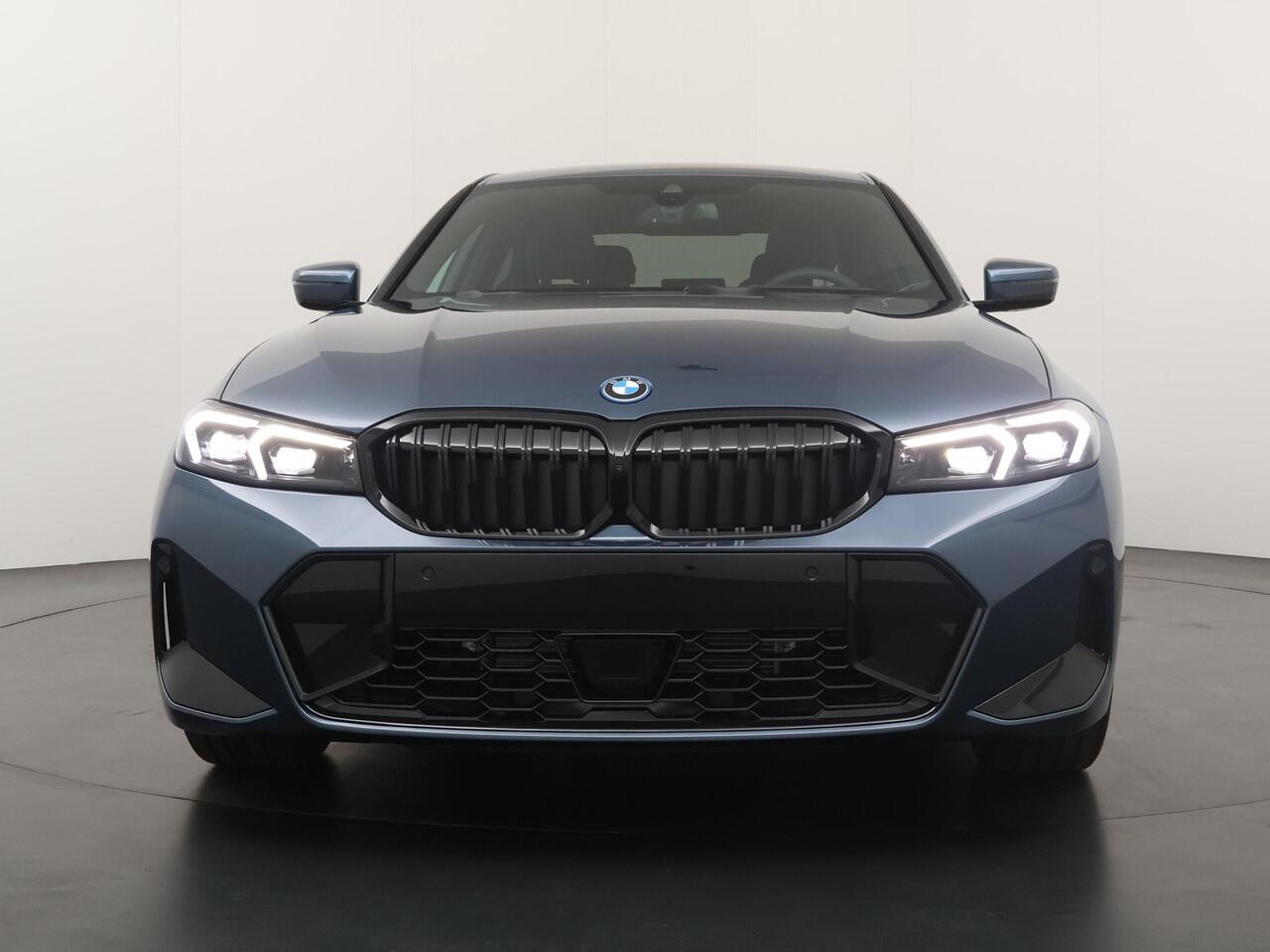 BMW 3-SERIE 330e | M-Sport pakket | Panoramadak | Adaptive Cruise | HiFi | Comfort Access |