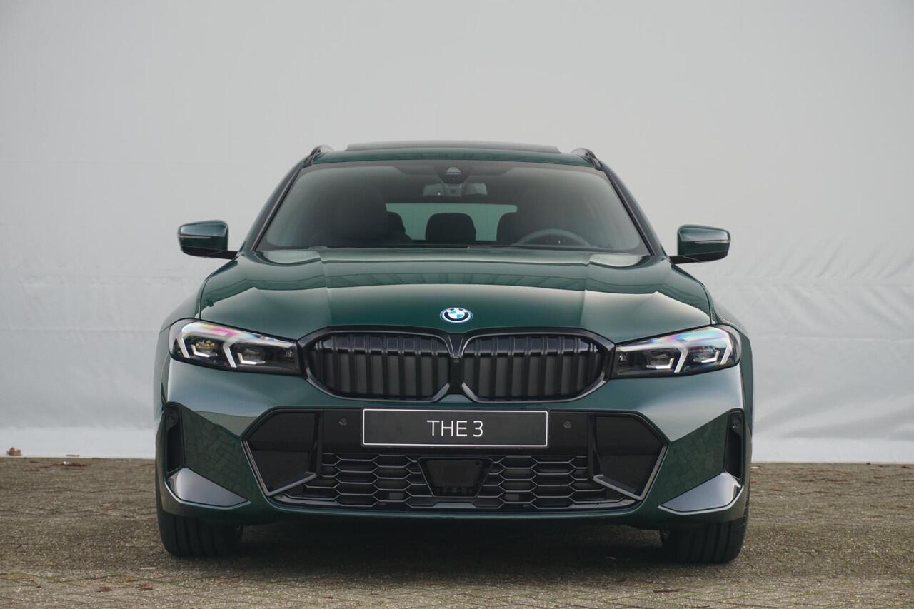BMW 3-SERIE Touring 330e Individual Lak | M Sportpakket Pro | Innovation Pack | Comfort Pack | Trekhaak | Panoramadak